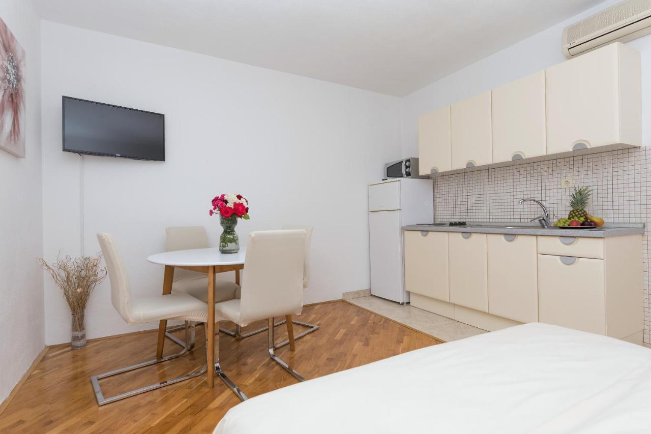 Skiljini Dvori - Apartman マカルスカ エクステリア 写真