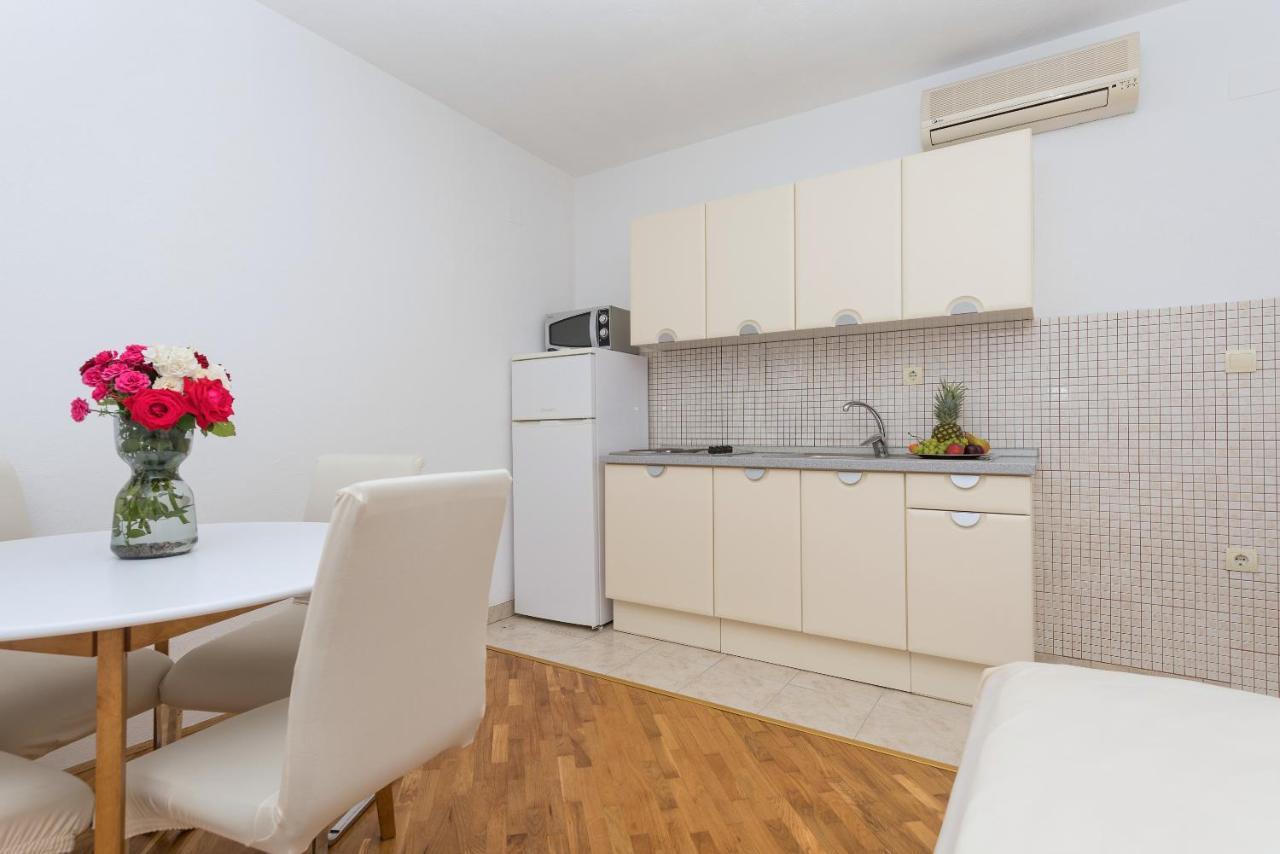 Skiljini Dvori - Apartman マカルスカ エクステリア 写真
