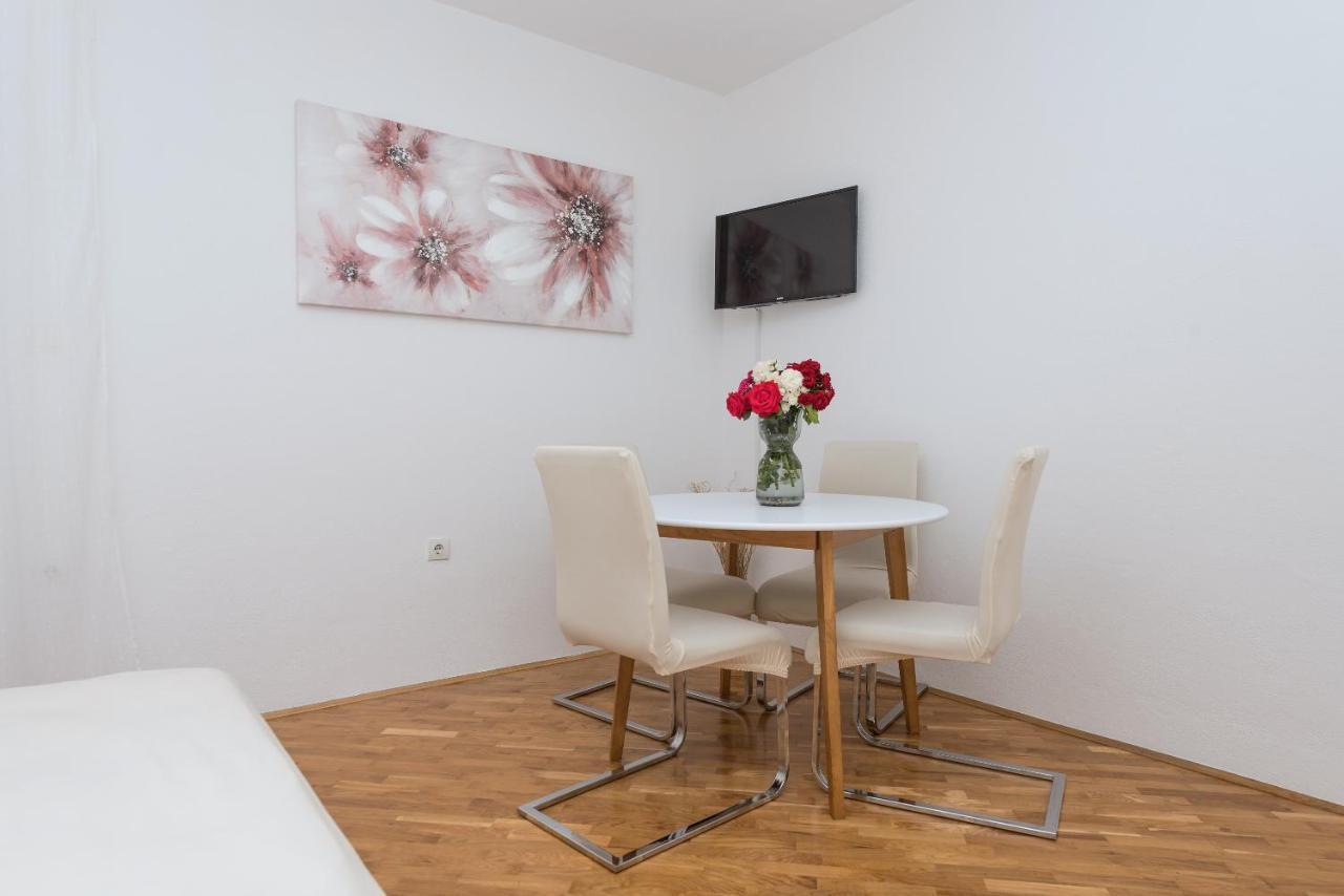 Skiljini Dvori - Apartman マカルスカ エクステリア 写真